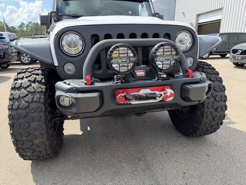 Used 2017 Jeep Wrangler Unlimited Rubicon AWD/4WD image 25