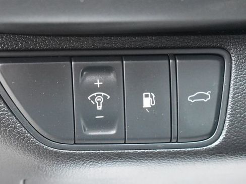 Used 2025 Genesis G70 2.5T image 22