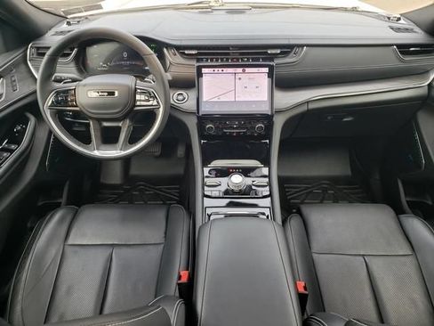 Used 2023 Jeep Grand Cherokee Overland w/ Luxury Tech Group IV AWD/4WD image 15