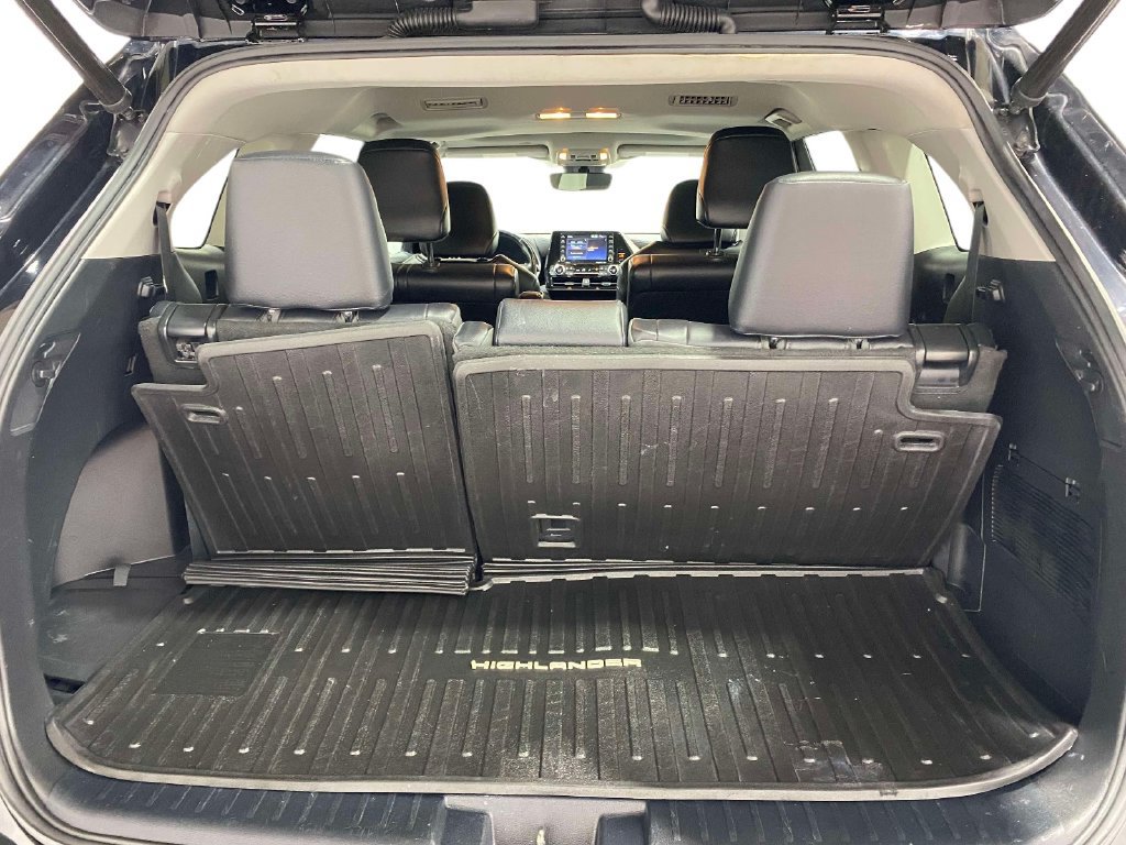 Used 2022 Toyota Highlander XLE AWD/4WD image 9