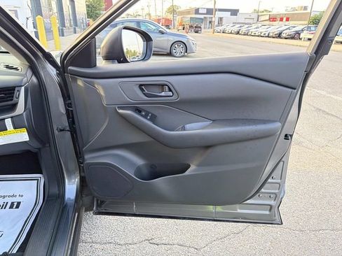 Used 2025 Nissan Rogue S AWD/4WD image 10