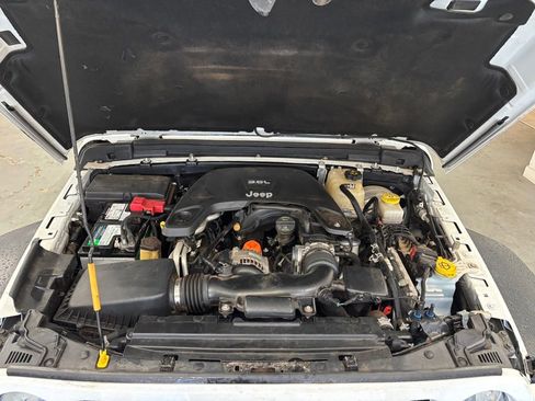 Used 2018 Jeep Wrangler Unlimited Sport image 16