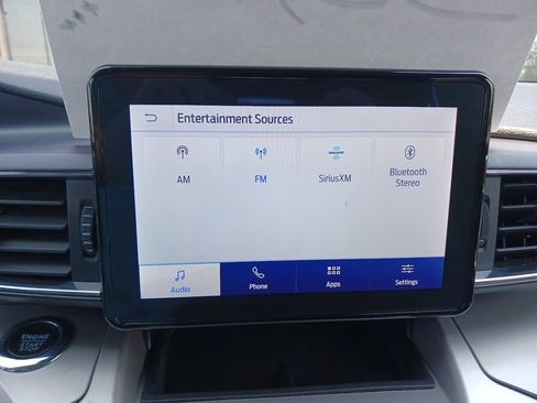 Used 2023 Ford Explorer XLT w/ Equipment Group 202A AWD/4WD image 19
