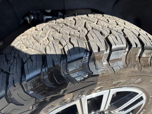 Used 2023 GMC Sierra 2500 AT4 w/ AT4 Premium Plus Package AWD/4WD image 27