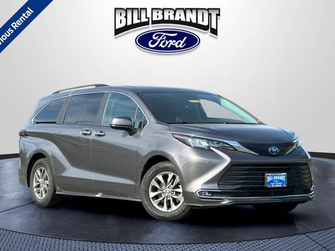 Used 2023 Toyota Sienna XLE FWD image 1