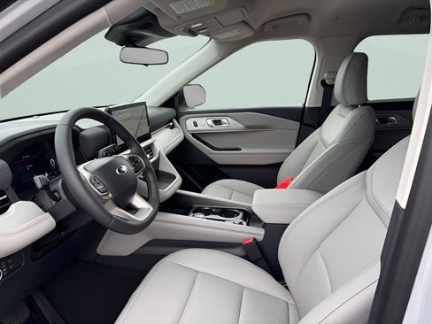New 2026 Ford Explorer Active w/ Active Comfort Package AWD/4WD image 3
