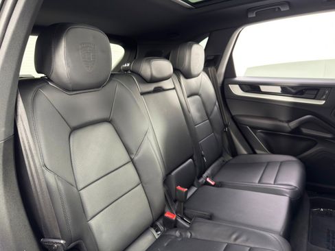 Used 2024 Porsche Cayenne image 43