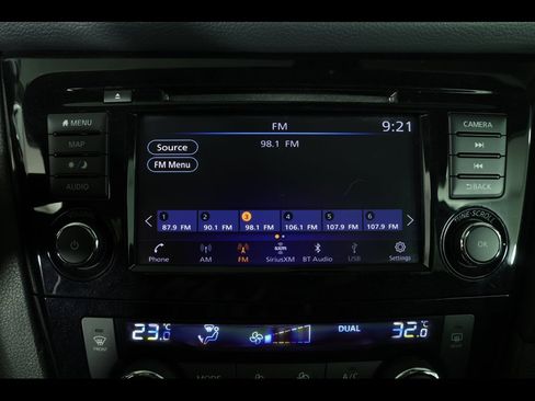 Used 2018 Nissan Rogue SL image 28