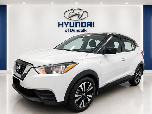 Used 2018 Nissan Kicks SV FWD image 3