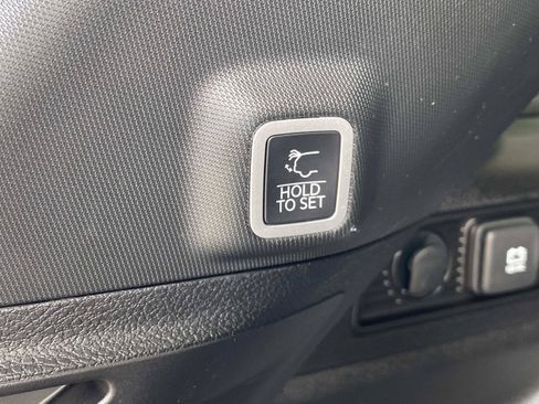 Used 2024 Jeep Grand Cherokee Altitude RWD image 6