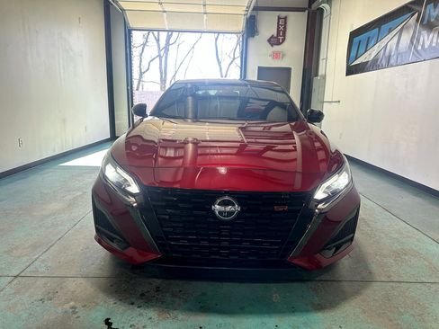 Used 2023 Nissan Altima 2.0 SR image 2