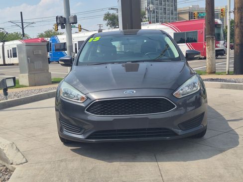 Used 2015 Ford Focus SE w/ SE Cold Weather Package FWD image 10