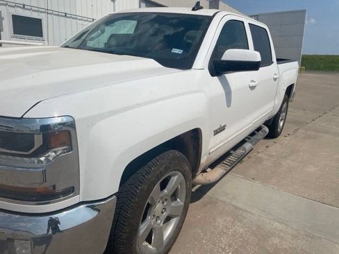 Used 2018 Chevrolet Silverado 1500 LT w/ Texas Edition RWD image 4