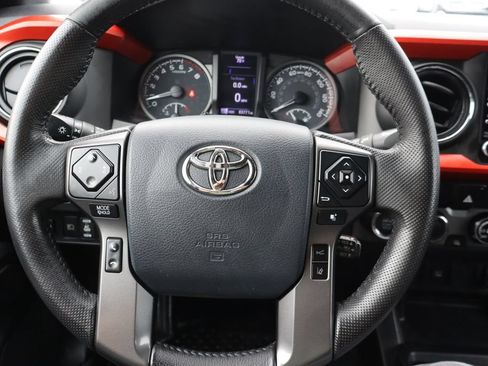 Used 2020 Toyota Tacoma TRD Off-Road AWD/4WD image 6