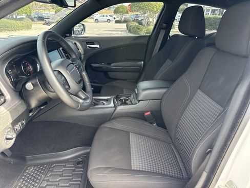 Used 2023 Dodge Charger SXT w/ Blacktop Package image 9