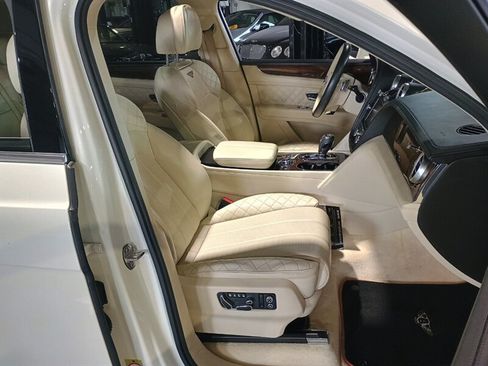 Used 2020 Bentley Bentayga AWD/4WD image 37