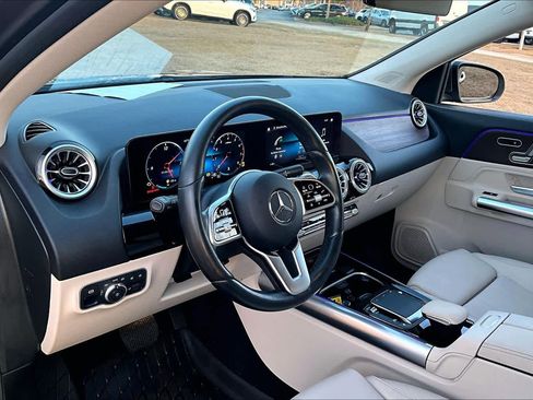 Used 2023 Mercedes-Benz GLA 250 4MATIC w/ Premium Package image 16