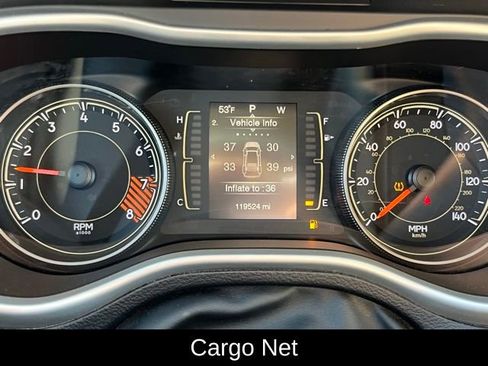 Used 2015 Jeep Cherokee Latitude w/ Comfort/Convenience Group image 28