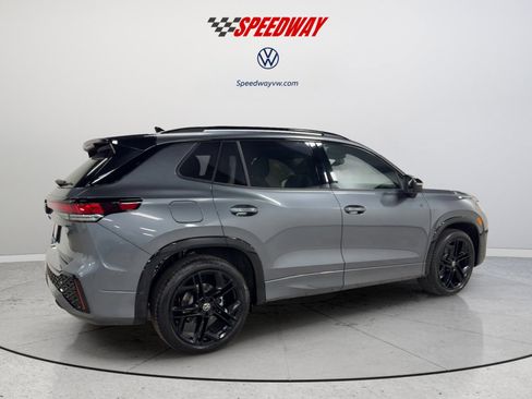 New 2026 Volkswagen Tiguan SE R-Line FWD image 10