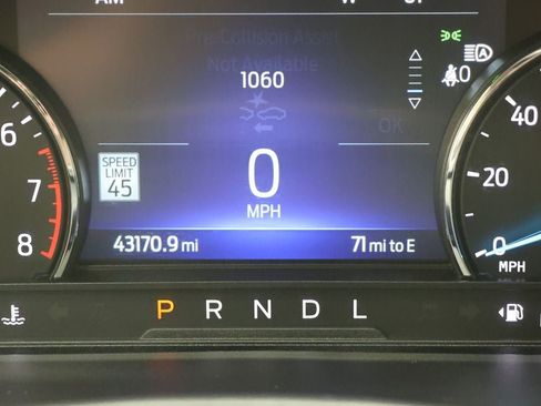 Used 2022 Ford Explorer XLT w/ Equipment Group 202A image 18