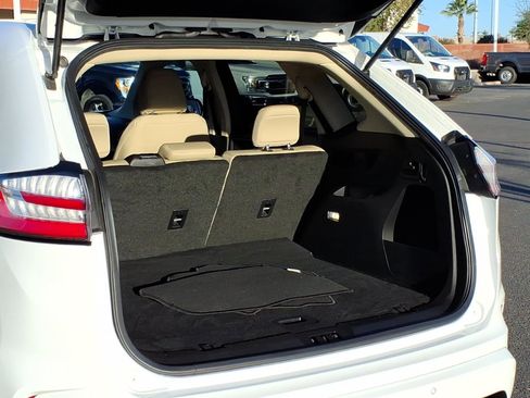 Certified 2024 Ford Edge SE w/ Black Appearance Package image 9