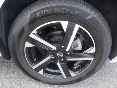 Used 2025 Nissan Sentra SV FWD image 33