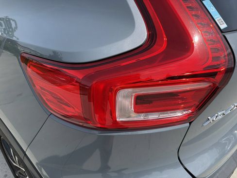 Used 2023 Volvo XC40 B4 Core w/ Convenience Package FWD image 10