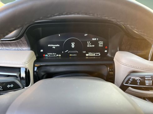 Used 2022 Lincoln Nautilus Reserve image 12