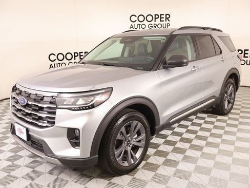 Used 2025 Ford Explorer Active w/ Active Comfort Package AWD/4WD image 11