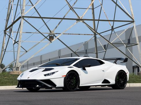 Used 2024 Lamborghini Huracan STO RWD image 5