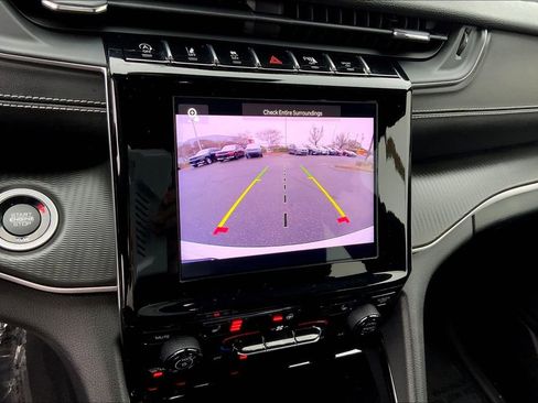 Used 2023 Jeep Grand Cherokee Altitude image 11