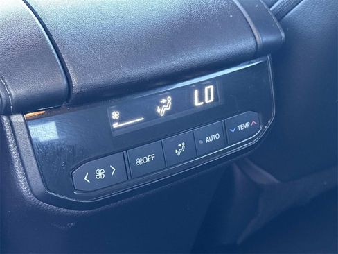 Used 2023 Toyota Highlander XLE image 21