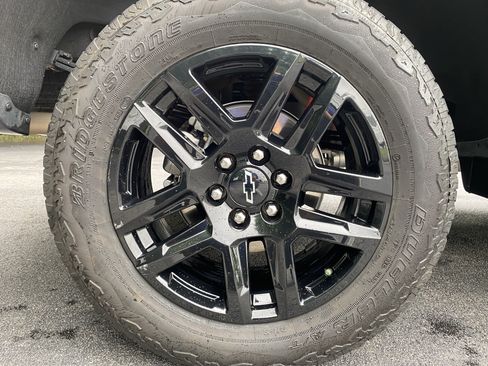 Used 2025 Chevrolet Silverado 1500 LT Trail Boss w/ Convenience Package II AWD/4WD image 13
