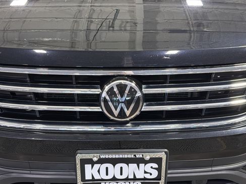 Used 2022 Volkswagen Tiguan SE AWD/4WD image 12