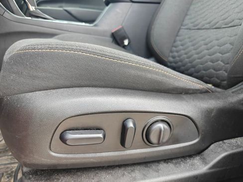 Used 2018 Chevrolet Equinox LT image 9