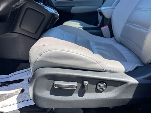Used 2018 Honda CR-V Touring image 16