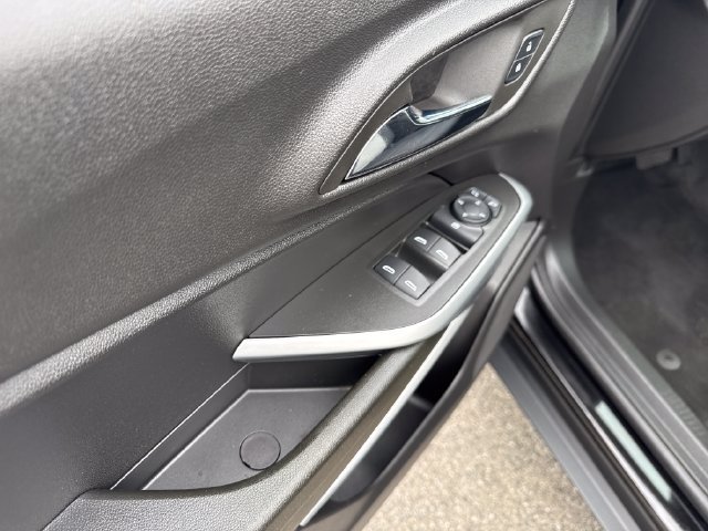 Used 2026 Chevrolet Trax RS FWD image 12