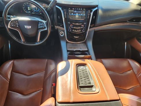 Used 2017 Cadillac Escalade ESV Luxury image 24