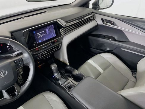 Used 2025 Toyota Camry SE w/ Convenience Package image 26