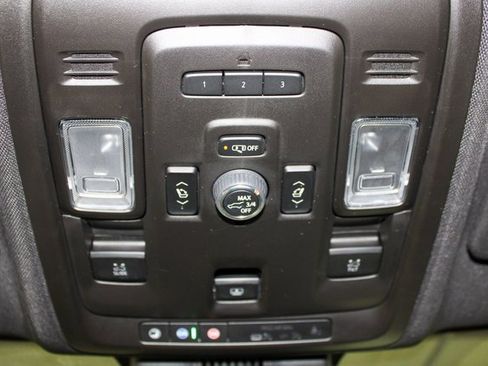 Used 2023 Chevrolet Tahoe Z71 w/ Luxury Package image 15