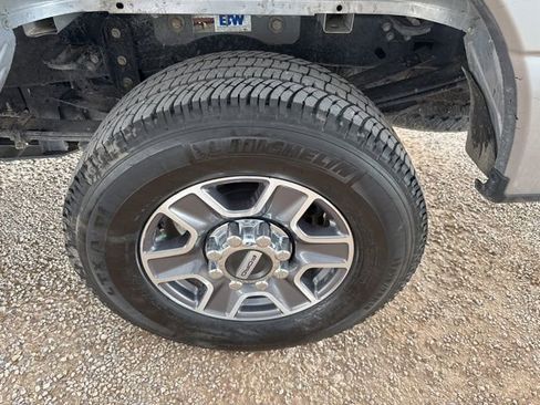 Used 2023 Ford F250 Lariat w/ FX4 Off-Road Package image 5