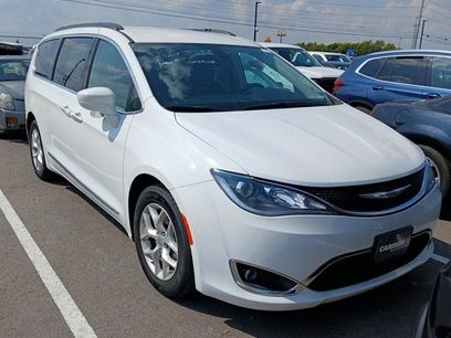 Used 2017 Chrysler Pacifica Touring-L w/ Tire & Wheel Group