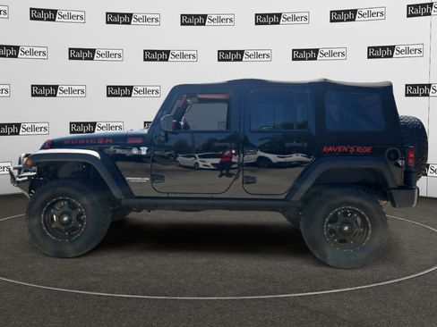 Used 2017 Jeep Wrangler Unlimited Rubicon w/ Connectivity Group AWD/4WD image 3