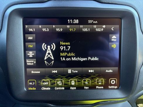 Used 2021 Jeep Renegade Latitude AWD/4WD image 15