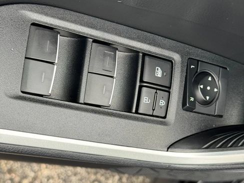 Used 2025 Toyota RAV4 XLE AWD/4WD image 19