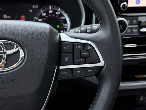 Used 2023 Toyota Highlander XLE image 34