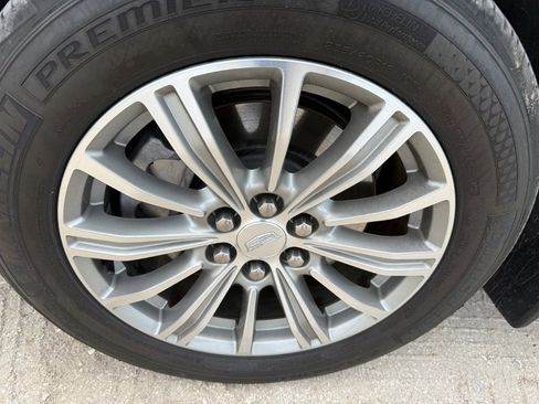 Used 2017 Cadillac XT5 Luxury w/ Driver Awareness Package image 12