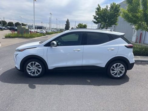 Used 2023 Chevrolet Bolt EUV LT w/ Driver Confidence Package FWD image 4