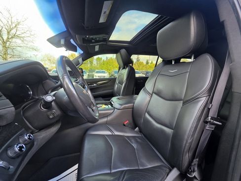 Used 2019 Cadillac Escalade ESV Platinum image 17