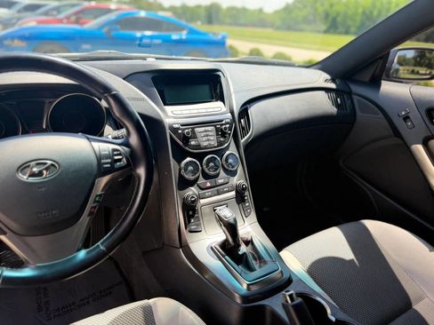 Used 2015 Hyundai Genesis 3.8 RWD image 17